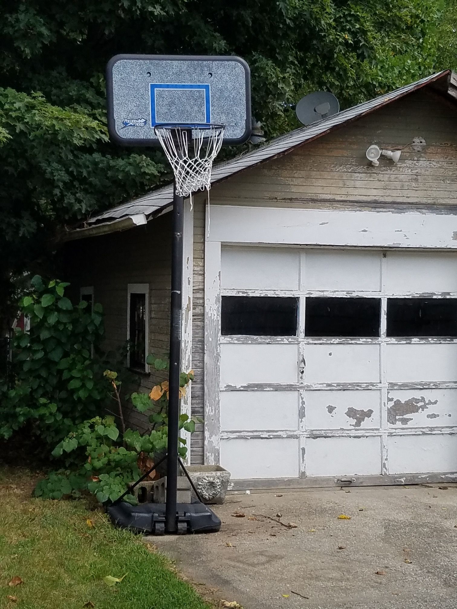 driveway basketball court